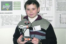 Подросток из Львова создал робота для борьбы с коррупцией - Техно -  Неподкупный "бэтэишник" измеряет площадь помещения ультразвуком и  сканированием | СЕГОДНЯ